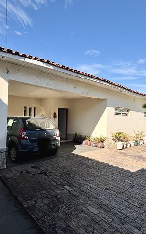 Casa à venda com 347m², 3 quartos e 3 vagas Casa à venda com 347m², 3 quartos e 3 vagasGaragem