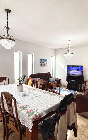 Casa à venda com 347m², 3 quartos e 3 vagas Casa à venda com 347m², 3 quartos e 3 vagasCopa