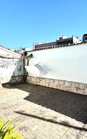 Casa à venda com 347m², 3 quartos e 3 vagas Casa à venda com 347m², 3 quartos e 3 vagasQuintal