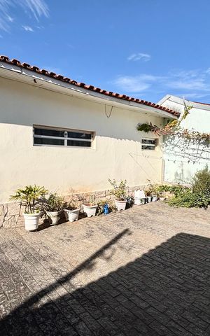 Casa à venda com 347m², 3 quartos e 3 vagas Casa à venda com 347m², 3 quartos e 3 vagasQuintal