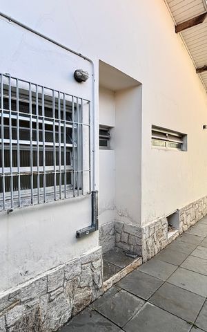Casa à venda com 347m², 3 quartos e 3 vagas Casa à venda com 347m², 3 quartos e 3 vagasCorredor