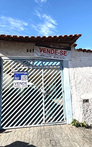 Casa à venda com 347m², 3 quartos e 3 vagas Casa à venda com 347m², 3 quartos e 3 vagasFachada
