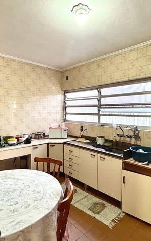 Casa à venda com 347m², 3 quartos e 3 vagas Casa à venda com 347m², 3 quartos e 3 vagasCozinha