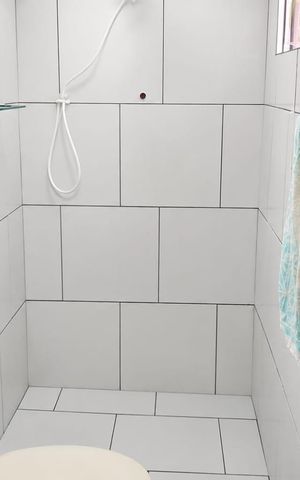 Casa à venda com 70m², 2 quartos e sem vaga Casa à venda com 70m², 2 quartos e sem vagaBanheiro
