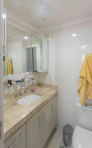Apartamento à venda com 87m², 3 quartos e 2 vagas Apartamento à venda com 87m², 3 quartos e 2 vagasBanheiro da Suíte