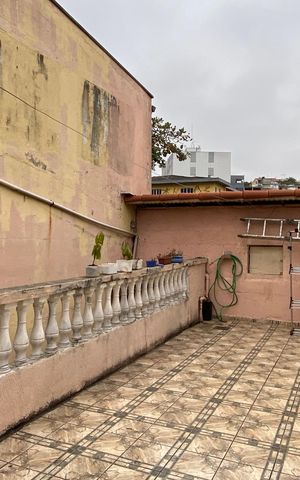 Casa para alugar com 180m², 3 quartos e 2 vagas Casa para alugar com 180m², 3 quartos e 2 vagasVaranda