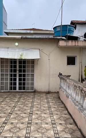 Casa para alugar com 180m², 3 quartos e 2 vagas Casa para alugar com 180m², 3 quartos e 2 vagasVaranda