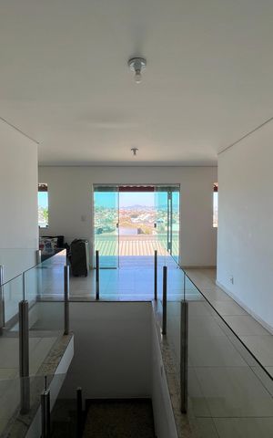 Casa à venda com 360m², 4 quartos e 4 vagasEscada