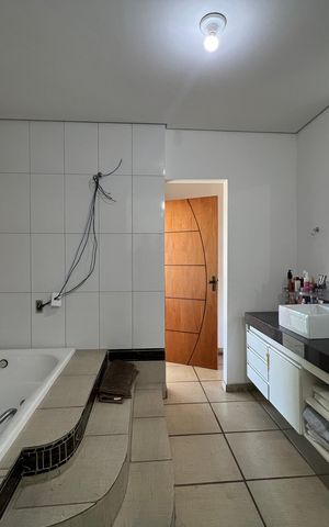 Casa à venda com 360m², 4 quartos e 4 vagasBanheiro da Suíte 2