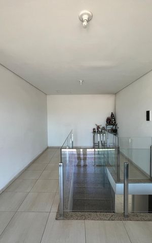 Casa à venda com 360m², 4 quartos e 4 vagasHall social