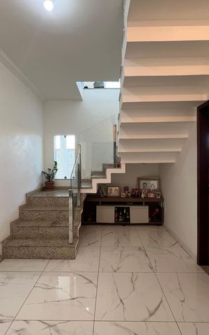 Casa à venda com 360m², 4 quartos e 4 vagasHall social