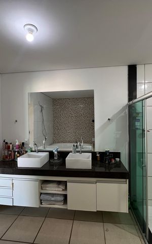 Casa à venda com 360m², 4 quartos e 4 vagasBanheiro da Suíte 2