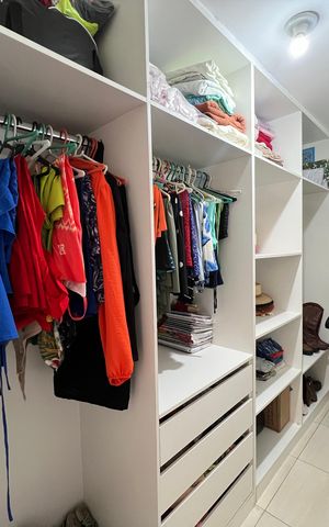 Casa à venda com 360m², 4 quartos e 4 vagasCloset da suíte