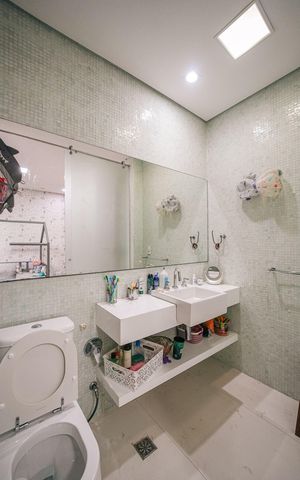 Casa de condomínio à venda com 616m², 5 quartos e 4 vagas Casa de condomínio à venda com 616m², 5 quartos e 4 vagasBanheiro