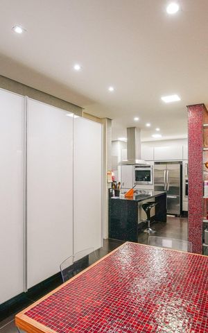 Casa de condomínio à venda com 616m², 5 quartos e 4 vagas Casa de condomínio à venda com 616m², 5 quartos e 4 vagasCozinha