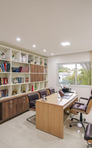 Casa de condomínio à venda com 616m², 5 quartos e 4 vagas Casa de condomínio à venda com 616m², 5 quartos e 4 vagasQuarto