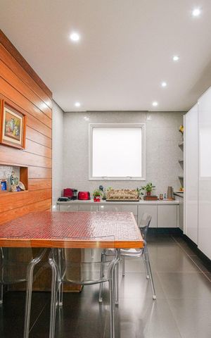 Casa de condomínio à venda com 616m², 5 quartos e 4 vagas Casa de condomínio à venda com 616m², 5 quartos e 4 vagasCozinha