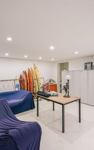 Casa de condomínio à venda com 616m², 5 quartos e 4 vagas Casa de condomínio à venda com 616m², 5 quartos e 4 vagasSala