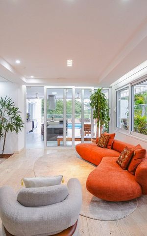 Casa de condomínio à venda com 616m², 5 quartos e 4 vagas Casa de condomínio à venda com 616m², 5 quartos e 4 vagasSala