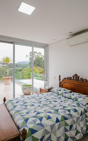 Casa de condomínio à venda com 616m², 5 quartos e 4 vagas Casa de condomínio à venda com 616m², 5 quartos e 4 vagasQuarto