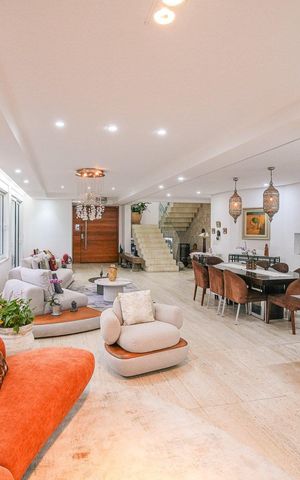 Casa de condomínio à venda com 616m², 5 quartos e 4 vagas Casa de condomínio à venda com 616m², 5 quartos e 4 vagasSala
