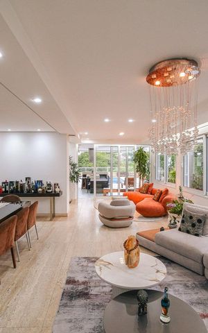 Casa de condomínio à venda com 616m², 5 quartos e 4 vagas Casa de condomínio à venda com 616m², 5 quartos e 4 vagasSala