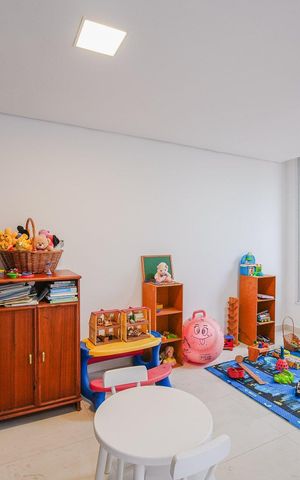 Casa de condomínio à venda com 616m², 5 quartos e 4 vagas Casa de condomínio à venda com 616m², 5 quartos e 4 vagasBrinquedoteca