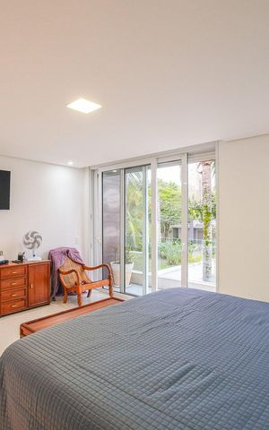 Casa de condomínio à venda com 616m², 5 quartos e 4 vagas Casa de condomínio à venda com 616m², 5 quartos e 4 vagasQuarto