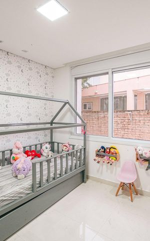 Casa de condomínio à venda com 616m², 5 quartos e 4 vagas Casa de condomínio à venda com 616m², 5 quartos e 4 vagasQuarto