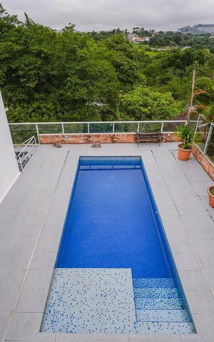 Casa de condomínio à venda com 616m², 5 quartos e 4 vagas Casa de condomínio à venda com 616m², 5 quartos e 4 vagasPiscina