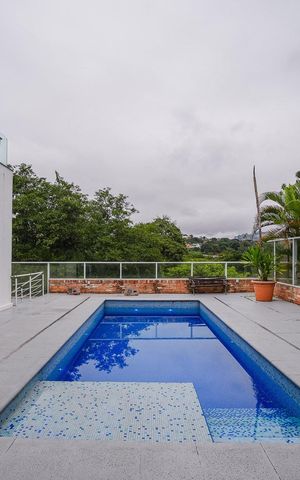 Casa de condomínio à venda com 616m², 5 quartos e 4 vagas Casa de condomínio à venda com 616m², 5 quartos e 4 vagasPiscina
