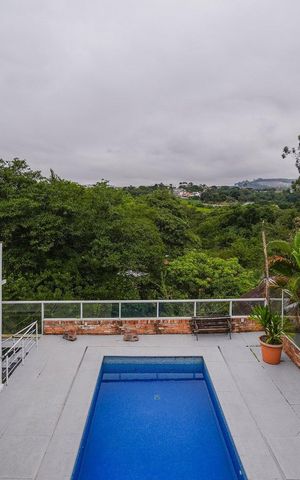 Casa de condomínio à venda com 616m², 5 quartos e 4 vagas Casa de condomínio à venda com 616m², 5 quartos e 4 vagasPiscina