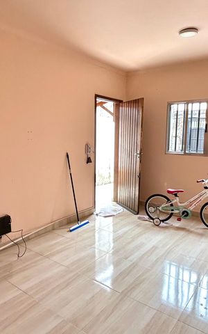 Casa à venda com 125m², 2 quartos e 2 vagas Casa à venda com 125m², 2 quartos e 2 vagasSala