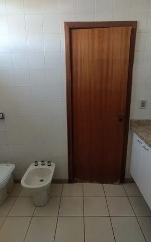 Apartamento para alugar com 310m², 4 quartos e 1 vaga Apartamento para alugar com 310m², 4 quartos e 1 vagaBanheiro da Suíte