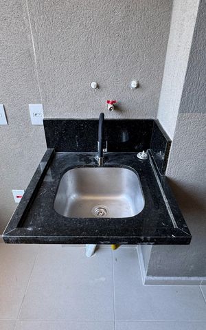 Apartamento à venda com 46m², 2 quartos e 1 vaga Apartamento à venda com 46m², 2 quartos e 1 vagaSacada e área de serviço