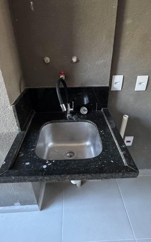 Apartamento à venda com 92m², 2 quartos e 1 vaga Apartamento à venda com 92m², 2 quartos e 1 vagaSacada e área de serviço