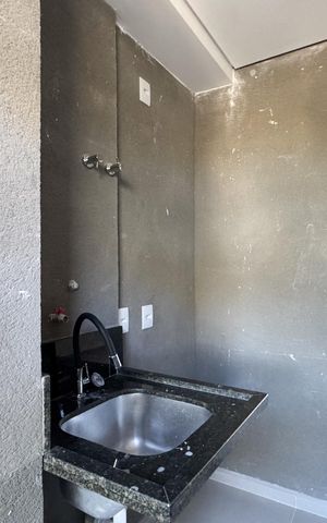 Apartamento à venda com 92m², 2 quartos e 1 vaga Apartamento à venda com 92m², 2 quartos e 1 vagaSacada e área de serviço