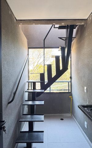 Apartamento à venda com 92m², 2 quartos e 1 vaga Apartamento à venda com 92m², 2 quartos e 1 vagaSacada e área de serviço