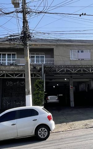 Casa para alugar com 240m², 4 quartos e 1 vagaFachada + Placa