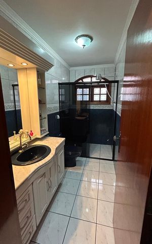 Casa para alugar com 248m², 4 quartos e 2 vagasBanheiro