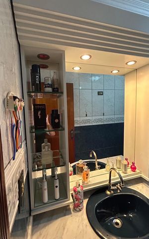 Casa para alugar com 248m², 4 quartos e 2 vagasBanheiro