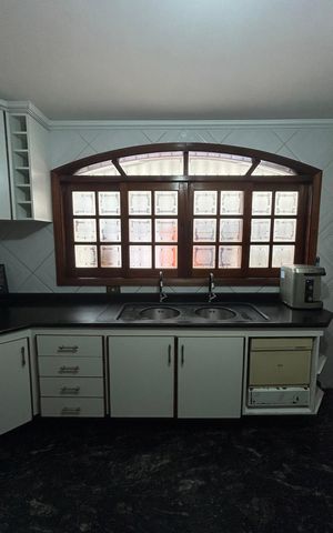 Casa para alugar com 248m², 4 quartos e 2 vagasCozinha