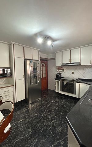 Casa para alugar com 248m², 4 quartos e 2 vagasCozinha