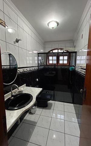 Casa para alugar com 248m², 4 quartos e 2 vagasBanheiro