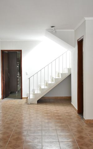 Casa para alugar com 240m², 3 quartos e 4 vagasSala