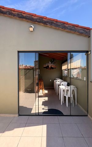 Casa à venda com 150m², 2 quartos e 2 vagas Casa à venda com 150m², 2 quartos e 2 vagasVaranda