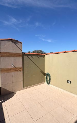 Casa à venda com 150m², 2 quartos e 2 vagas Casa à venda com 150m², 2 quartos e 2 vagasVaranda