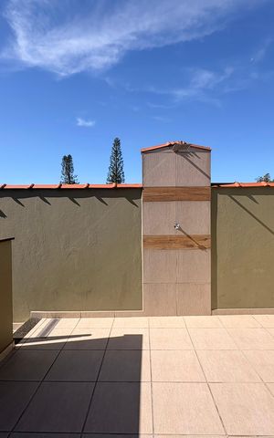 Casa à venda com 150m², 2 quartos e 2 vagas Casa à venda com 150m², 2 quartos e 2 vagasVaranda