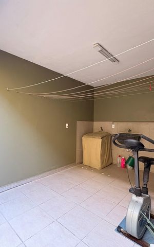 Casa à venda com 150m², 2 quartos e 2 vagas Casa à venda com 150m², 2 quartos e 2 vagasLavanderia