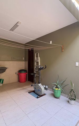 Casa à venda com 150m², 2 quartos e 2 vagas Casa à venda com 150m², 2 quartos e 2 vagasLavanderia